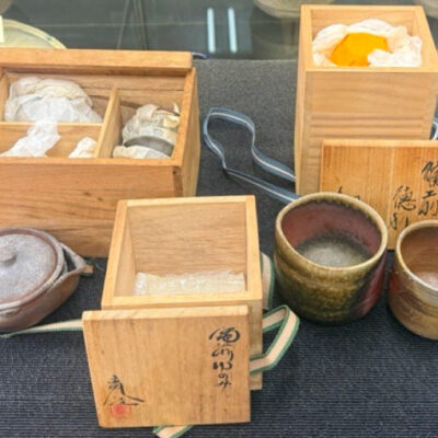 岡山市在住のお客様の店頭持ち込みで査定した備前焼の手記や花入れ、煎茶道具などの一部