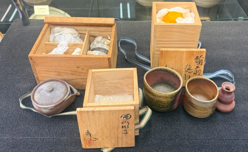 岡山市在住のお客様の店頭持ち込みで査定した備前焼の手記や花入れ、煎茶道具などの一部