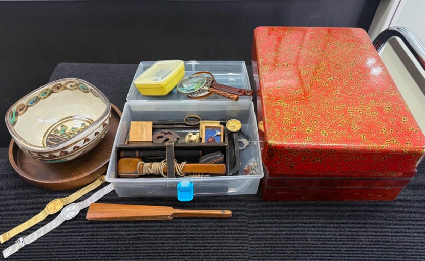 蔵の美上東本店で持ち込み査定した工芸品、鉢、刀の鍔、漆器などのイメージ画像