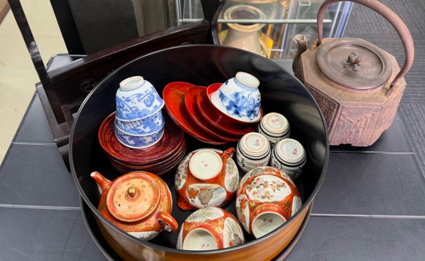 倉敷市の蔵の美本店で持ち込み査定した買取商品の煎茶道具、鉄瓶、急須の写真