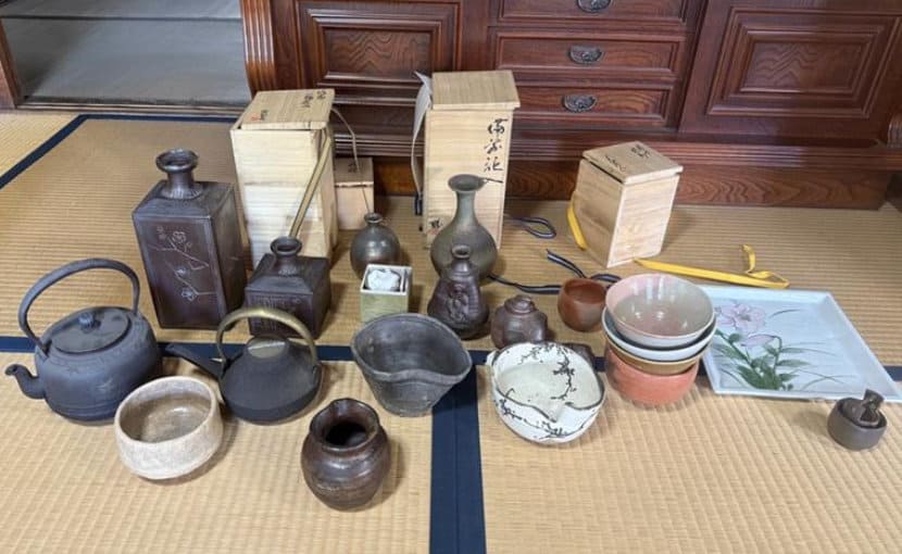 備前市浦伊部のお客様のお宅へ出張査定したときの備前焼、茶道具、徳利、花入れ、大皿、工芸品、美術品などの写真