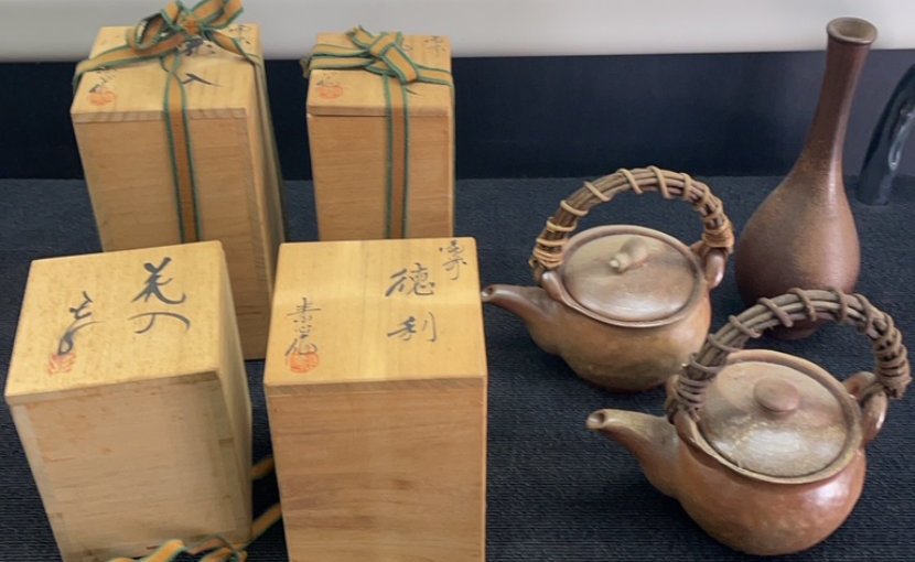 岡山市在住のお客様の店頭持ち込みで査定した備前焼、急須，とっくり、花瓶などの一部の写真