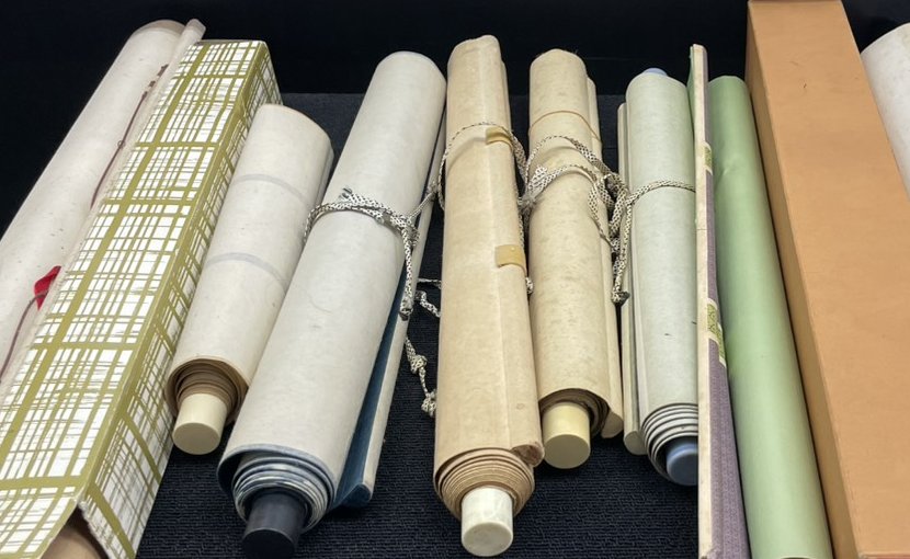 蔵の美本店で持ち込み査定した掛軸や工芸品の一部のイメージ画像