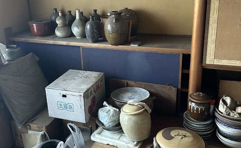 浅口市鴨方町で査定した壺や花器、陶器や食器類の写真