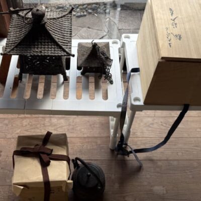倉敷市浜ノ茶屋で査定した工芸品や鉄瓶などの写真