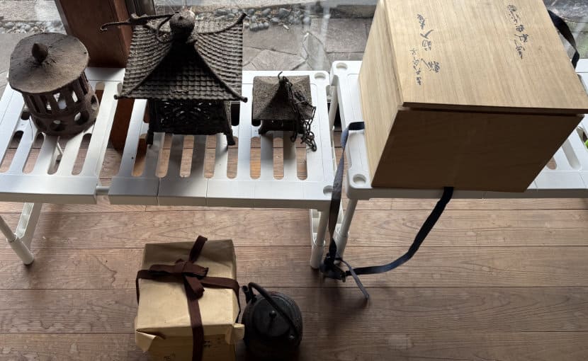 倉敷市浜ノ茶屋で査定した工芸品や鉄瓶などの写真