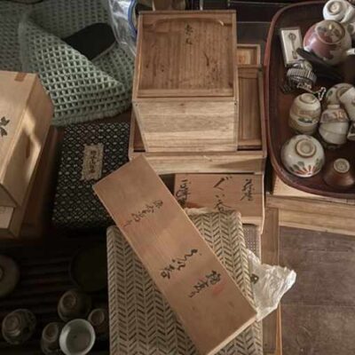 浅口市鴨方町で査定した古備前焼 、煎茶道具 、ぐい飲み、工芸品 、衝立、太鼓の写真