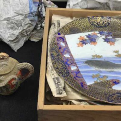 岡山市中央区在住のお客様の店頭持ち込みで査定した薩摩焼、大皿の一部