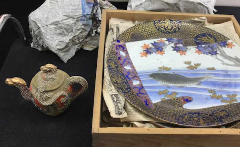 岡山市中央区在住のお客様の店頭持ち込みで査定した薩摩焼、大皿の一部